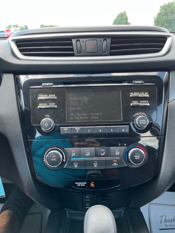 2016 Nissan Rogue Image 17