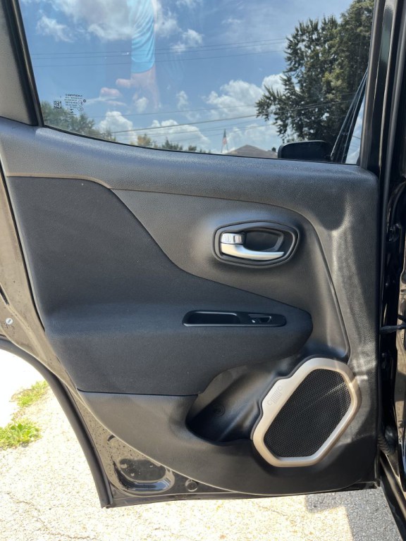 2015 Jeep Renegade Image 14