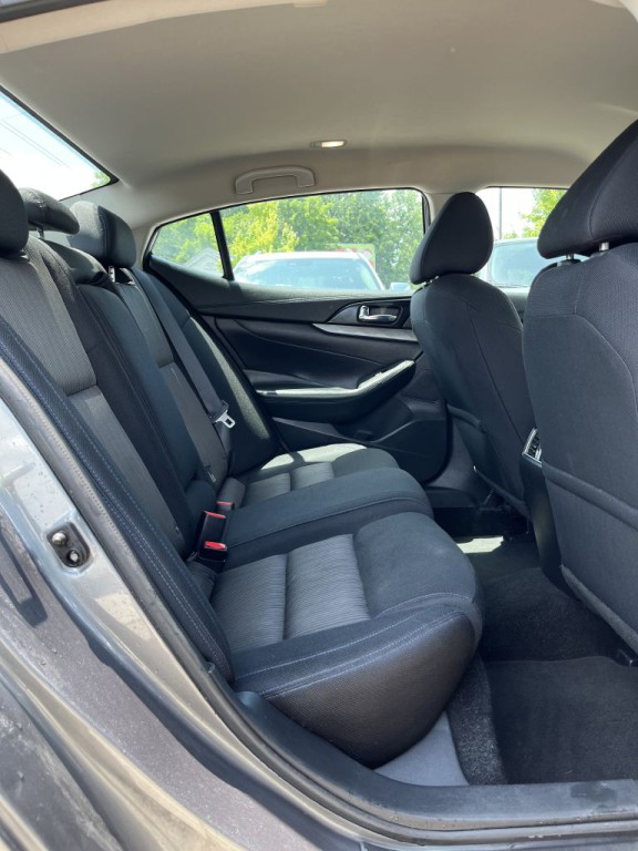 2017 Nissan Maxima Image 8