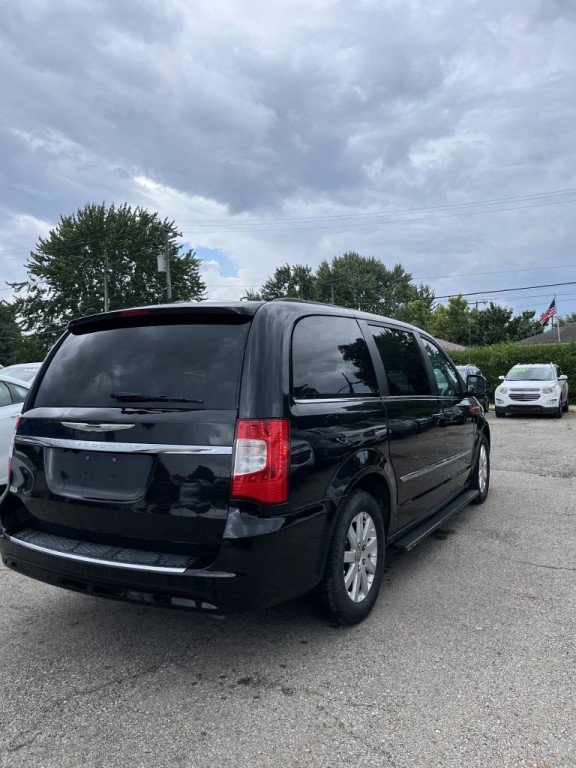 2016 Chrysler Town & Country Image 7