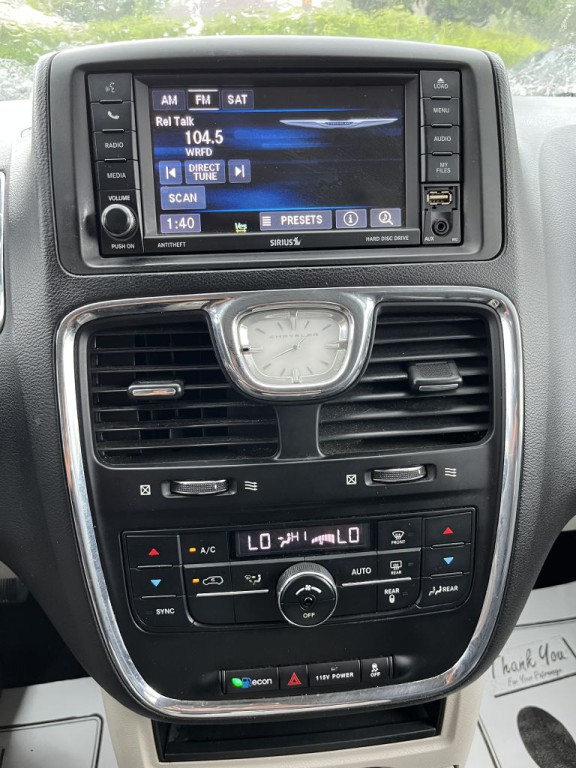 2016 Chrysler Town & Country Image 17
