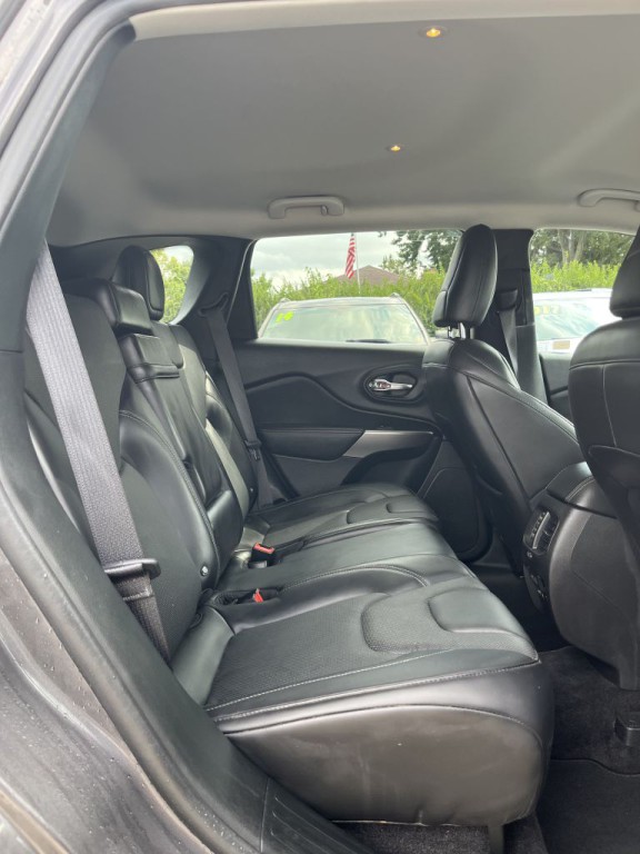 2019 Jeep Cherokee Image 9