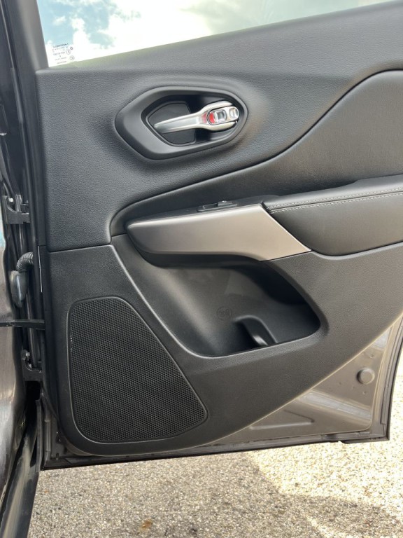 2019 Jeep Cherokee Image 10