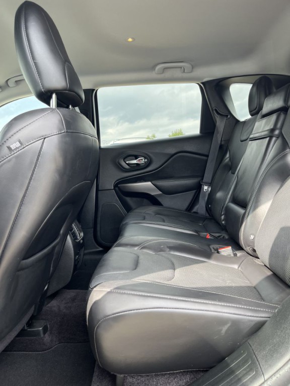 2019 Jeep Cherokee Image 12