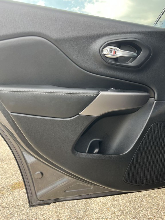 2019 Jeep Cherokee Image 14