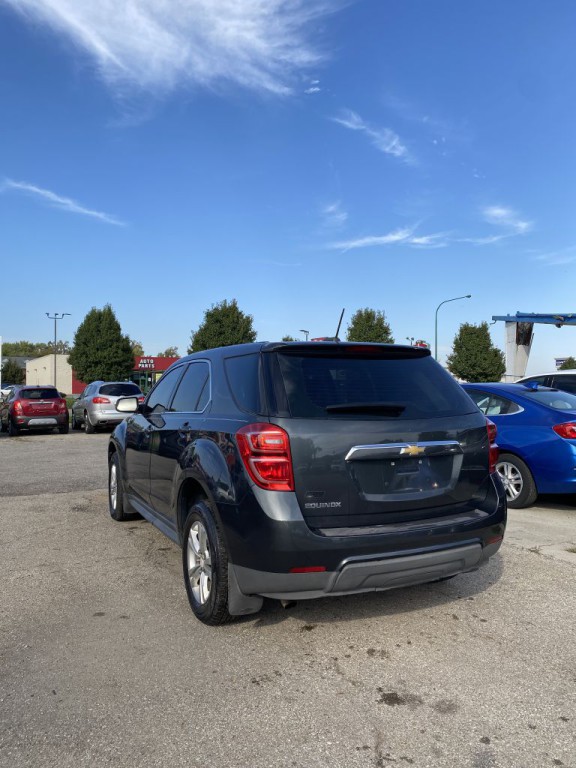 2017 Chevrolet Equinox Image 2