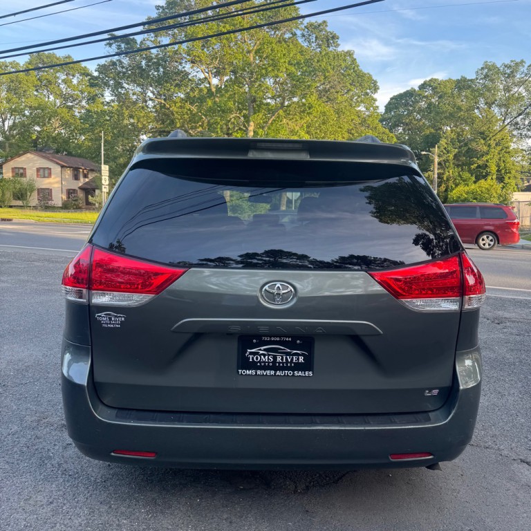 2013 Toyota Sienna Image 5