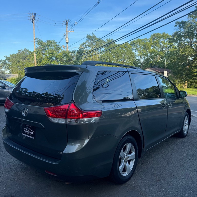 2013 Toyota Sienna Image 6