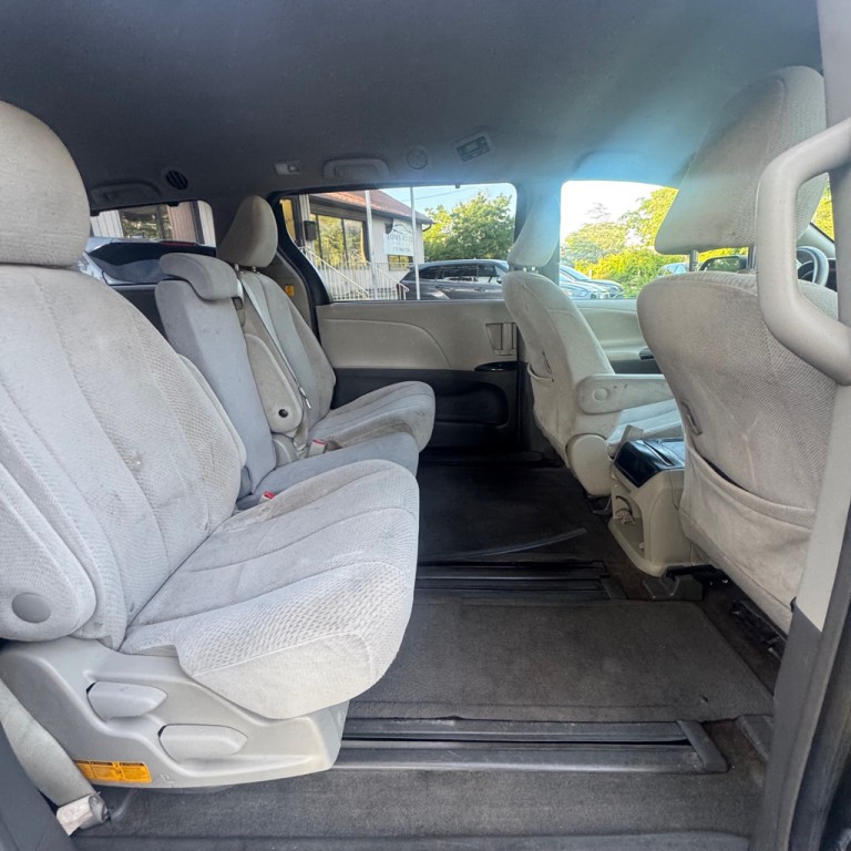 2013 Toyota Sienna Image 15