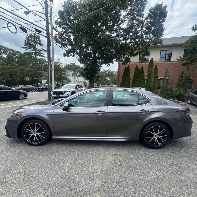 2021 Toyota Camry Image 3