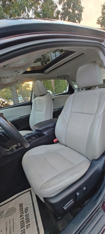 2014 Toyota Avalon Image 17