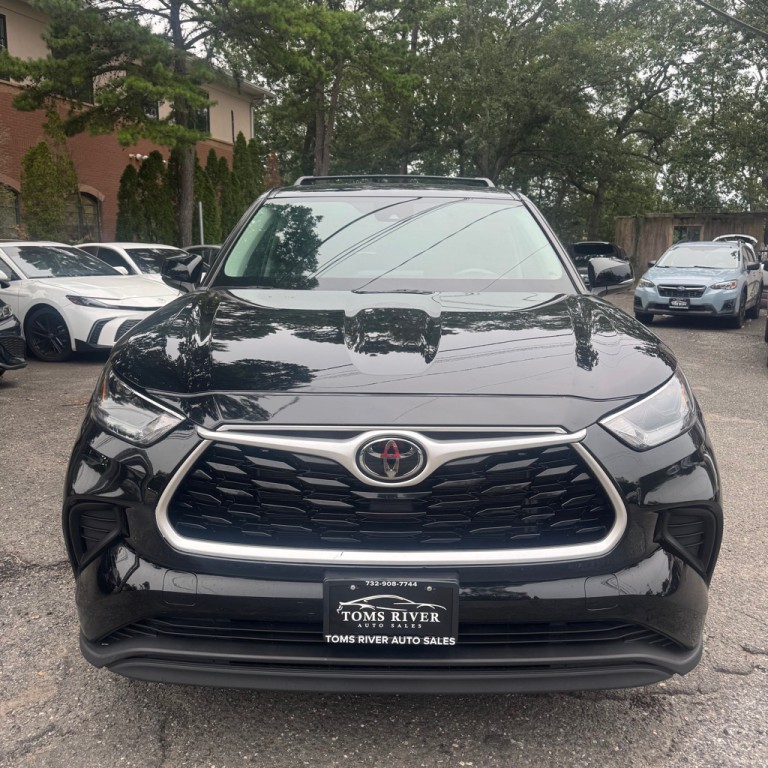 2022 Toyota Highlander Image 1