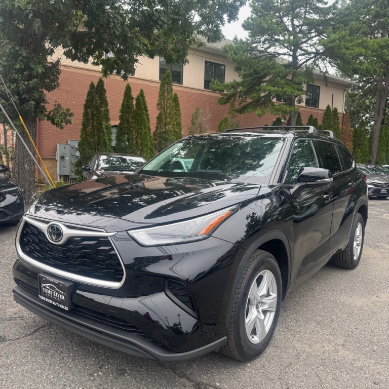 2022 Toyota Highlander Image 2