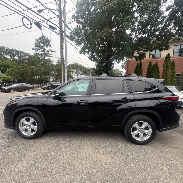 2022 Toyota Highlander Image 3