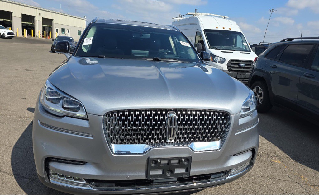 2020 Lincoln Aviator Image 2