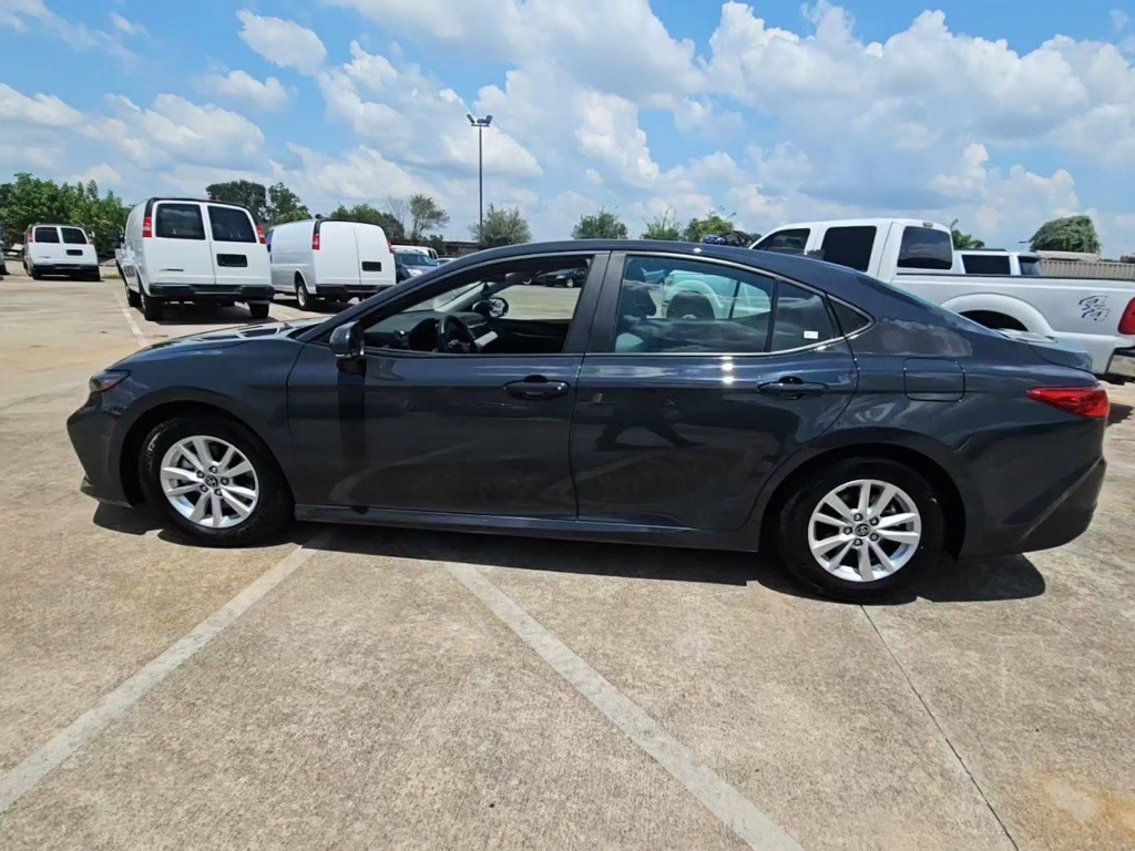 2025 Toyota Camry Image 2