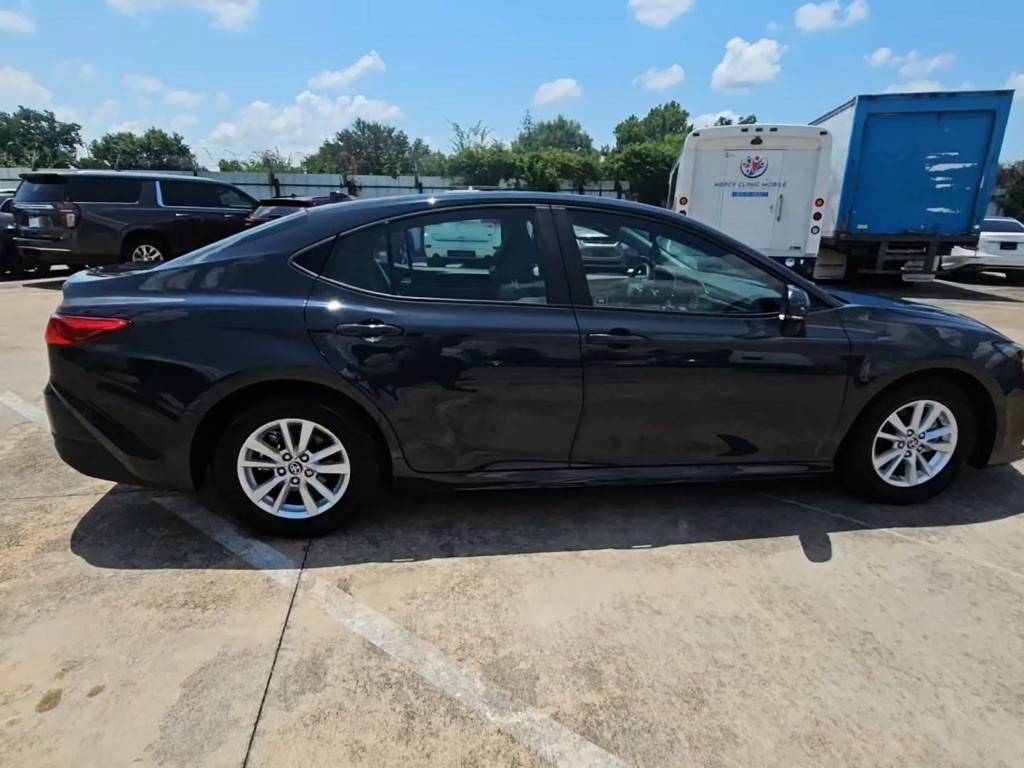 2025 Toyota Camry Image 4