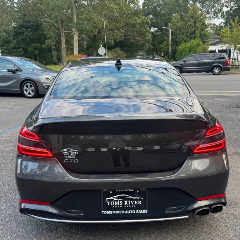 2022 Genesis G70 Image 5