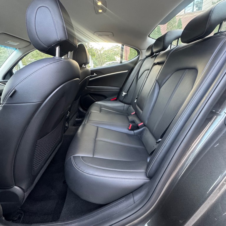 2022 Genesis G70 Image 11