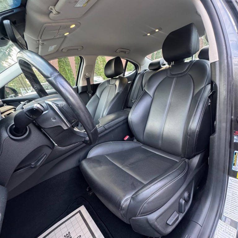 2022 Genesis G70 Image 17