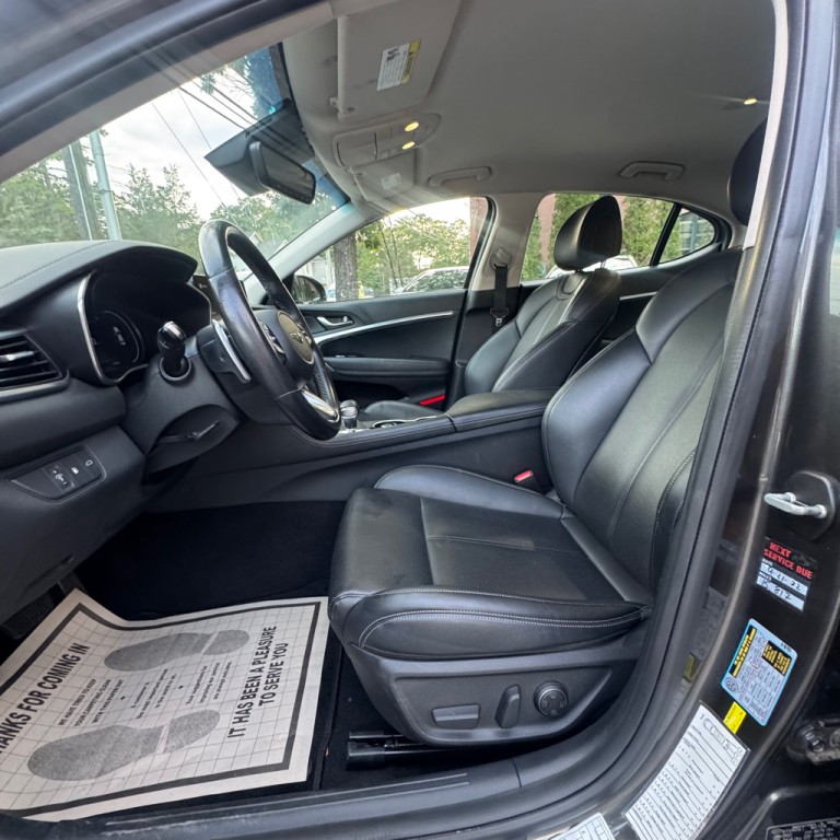 2022 Genesis G70 Image 18
