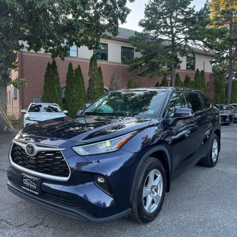 2022 Toyota Highlander Image 2