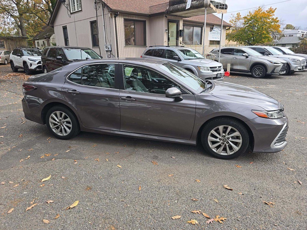 2022 Toyota Camry Image 2