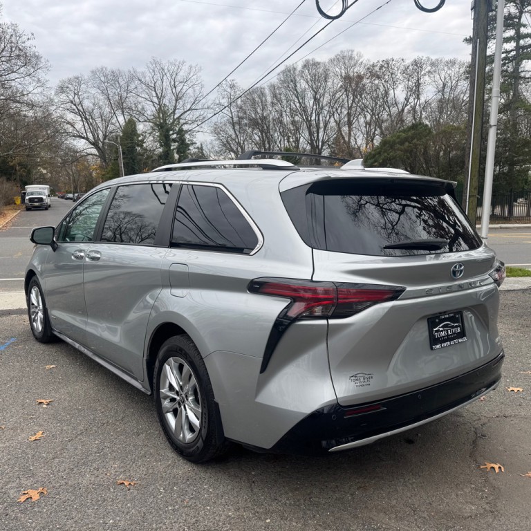 2021 Toyota Sienna Image 3