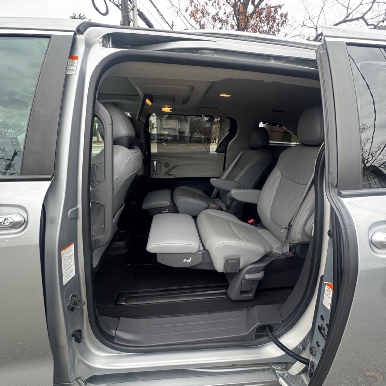 2021 Toyota Sienna Image 13