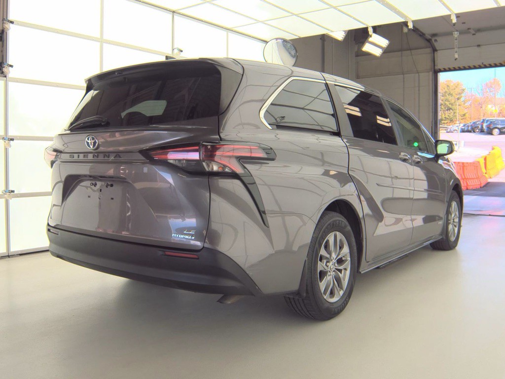 2021 Toyota Sienna Image 3