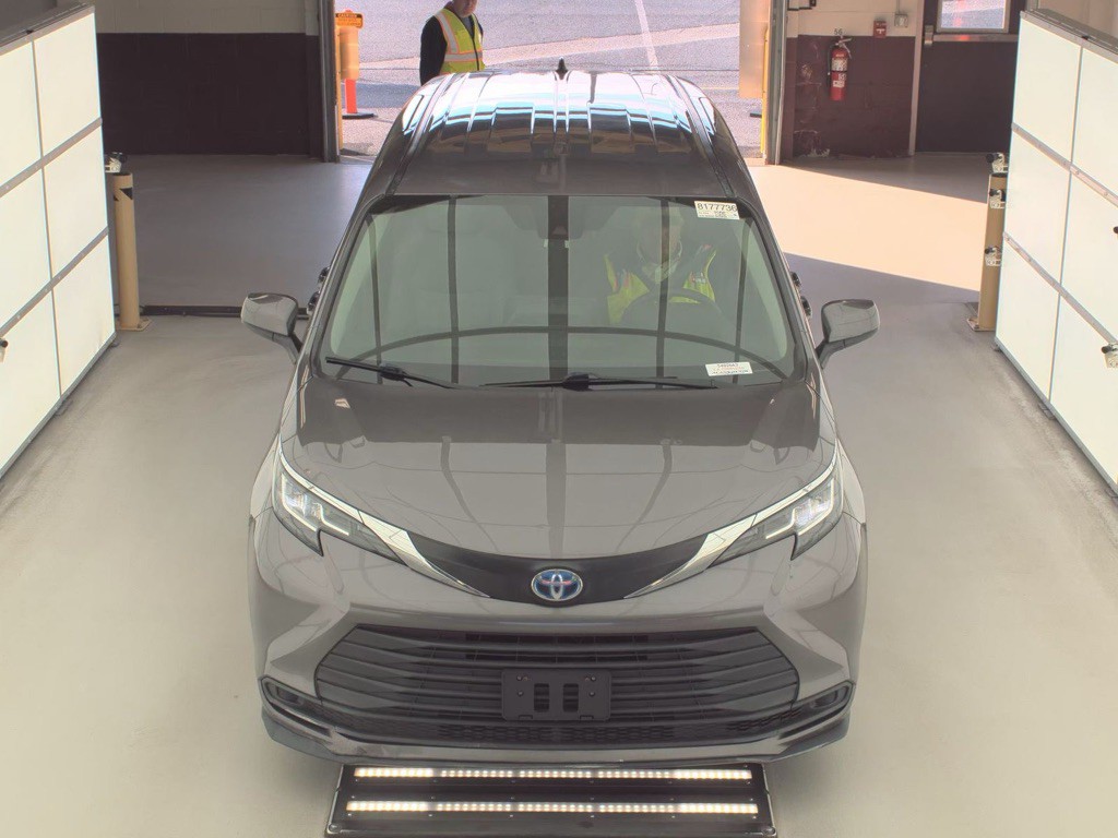 2021 Toyota Sienna Image 8