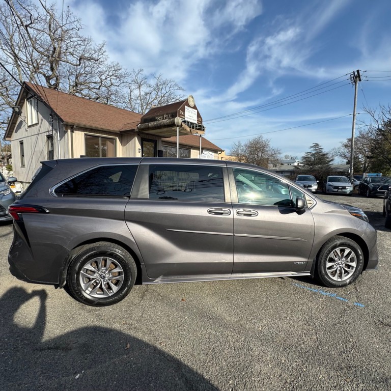 2021 Toyota Sienna Image 6