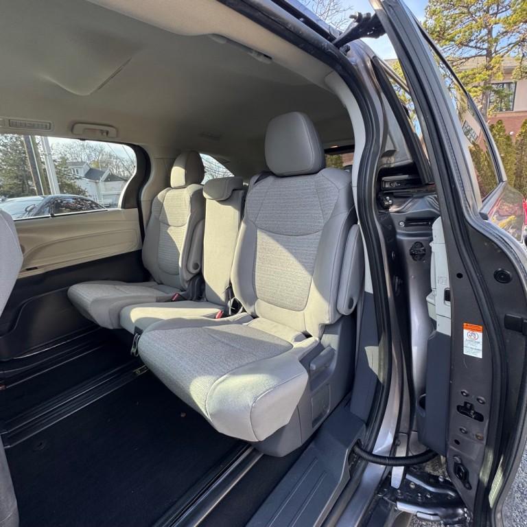 2021 Toyota Sienna Image 12