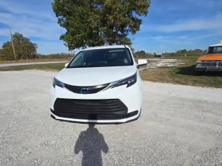 Image for 2024 Toyota Sienna LE ID: 6994043
