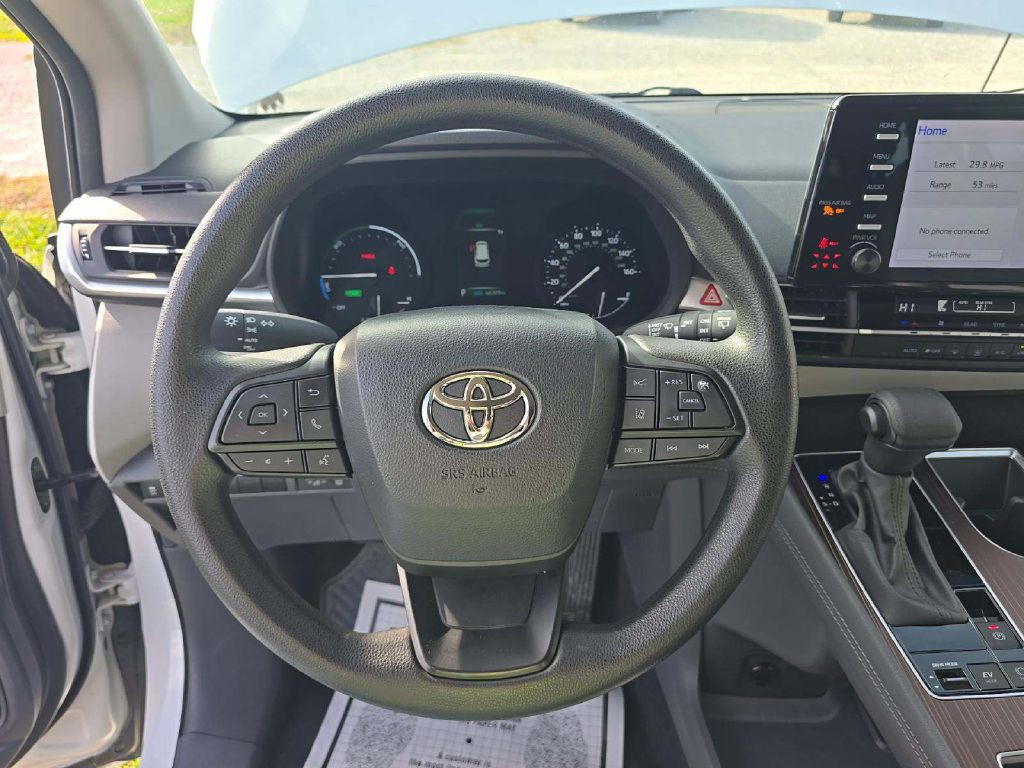 2024 Toyota Sienna Image 5