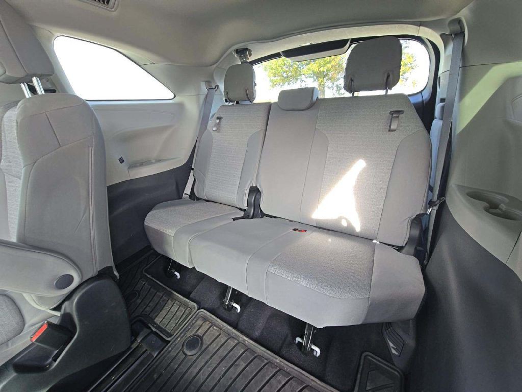 2024 Toyota Sienna Image 7