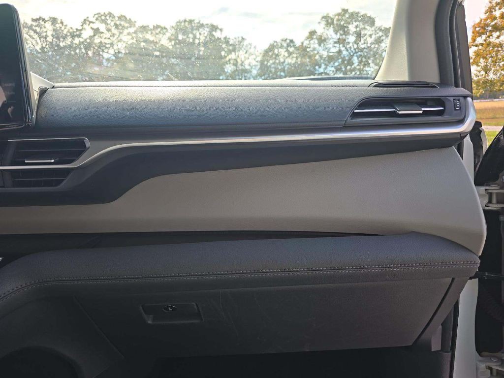 2024 Toyota Sienna Image 8