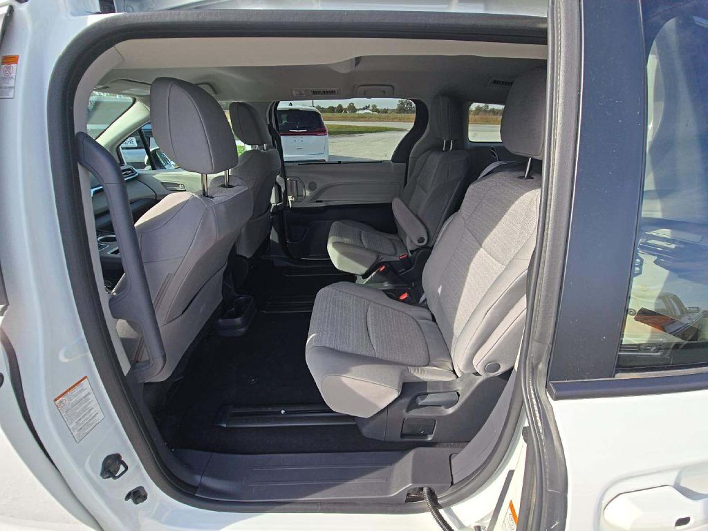 2024 Toyota Sienna Image 9