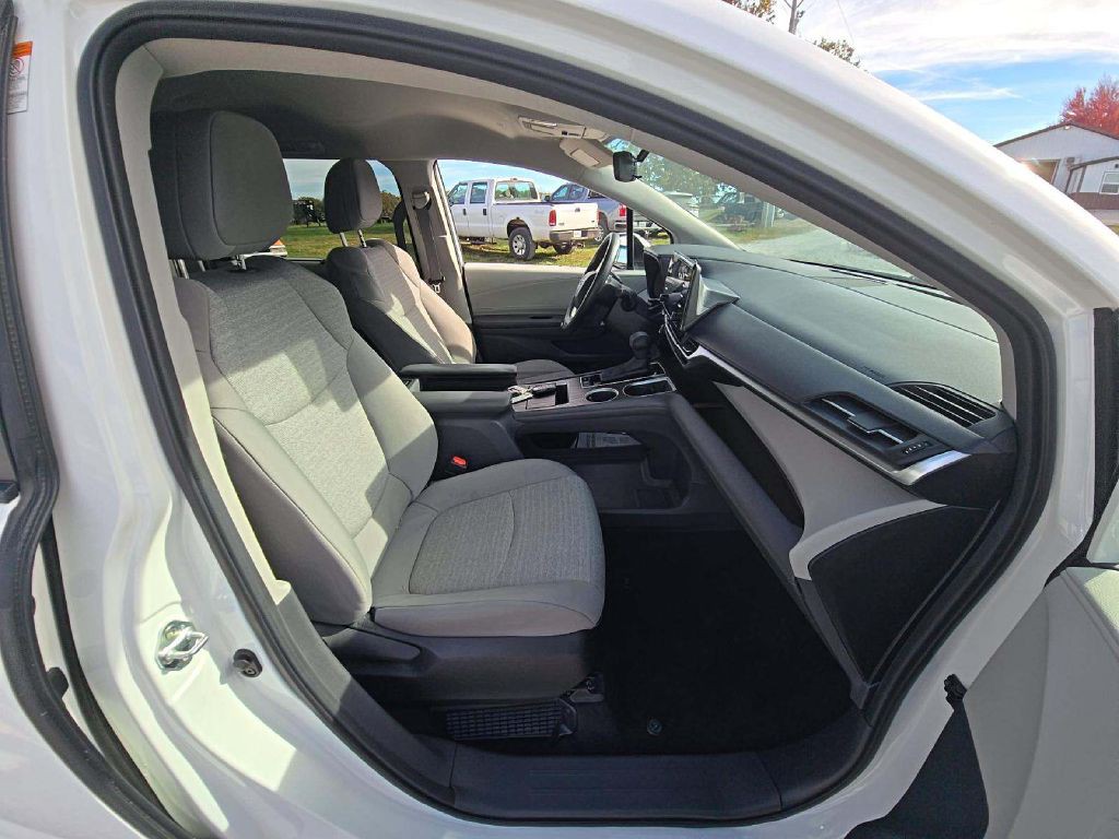 2024 Toyota Sienna Image 11