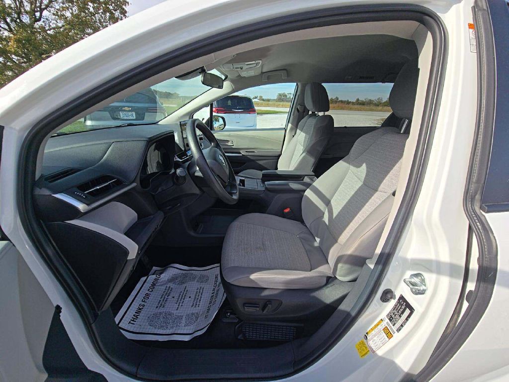 2024 Toyota Sienna Image 12