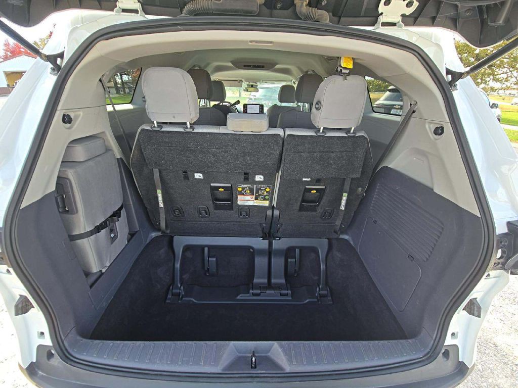 2024 Toyota Sienna Image 13