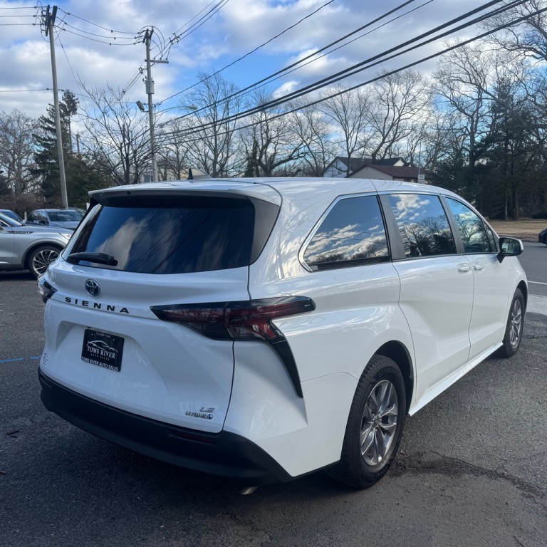 2024 Toyota Sienna Image 5