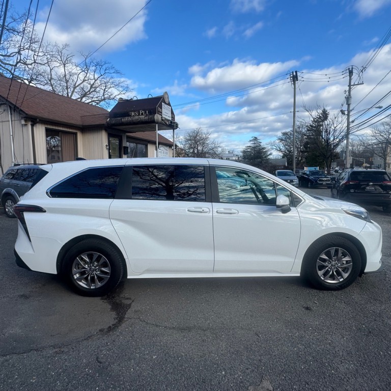 2024 Toyota Sienna Image 6
