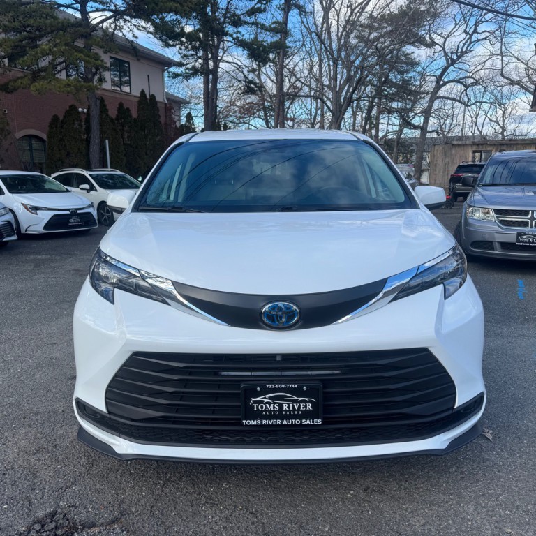 2024 Toyota Sienna Image 8