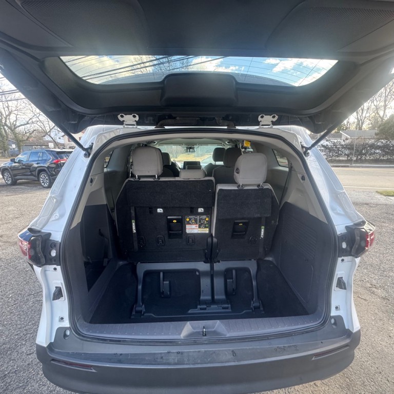 2024 Toyota Sienna Image 9
