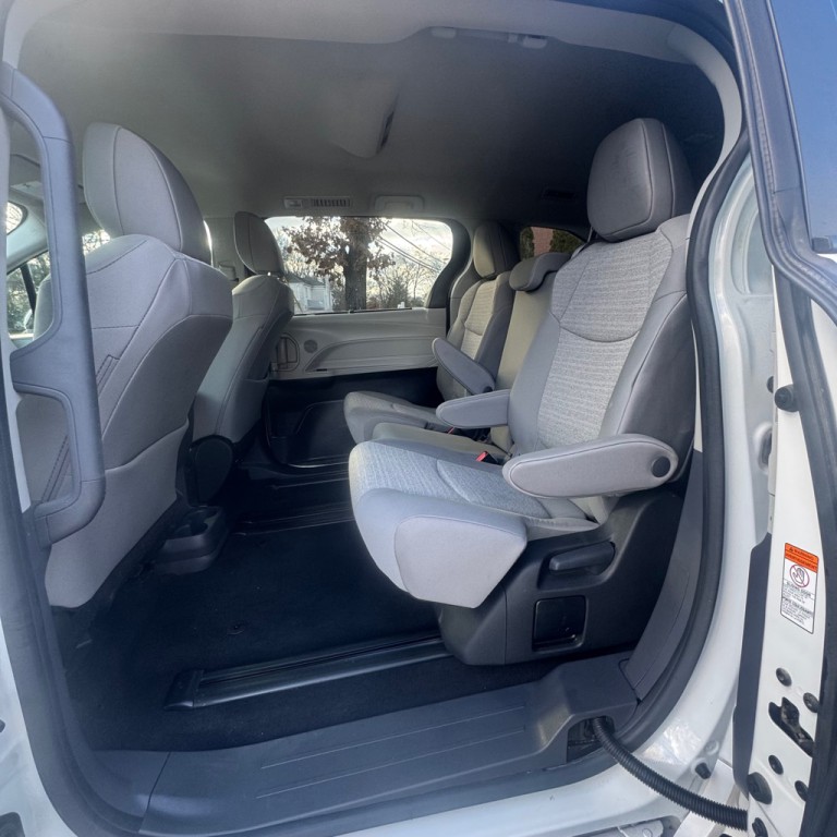 2024 Toyota Sienna Image 13