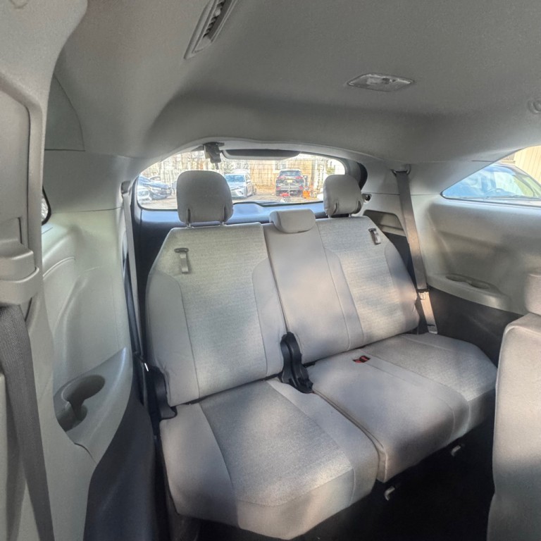 2024 Toyota Sienna Image 14