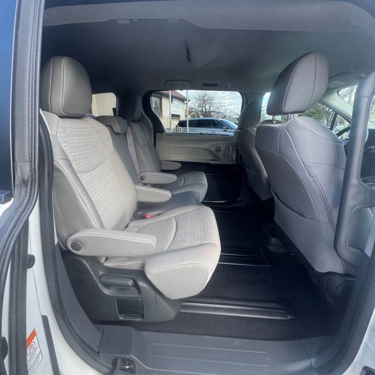 2024 Toyota Sienna Image 16