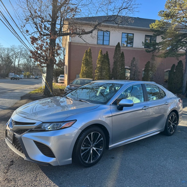 2020 Toyota Camry Image 1