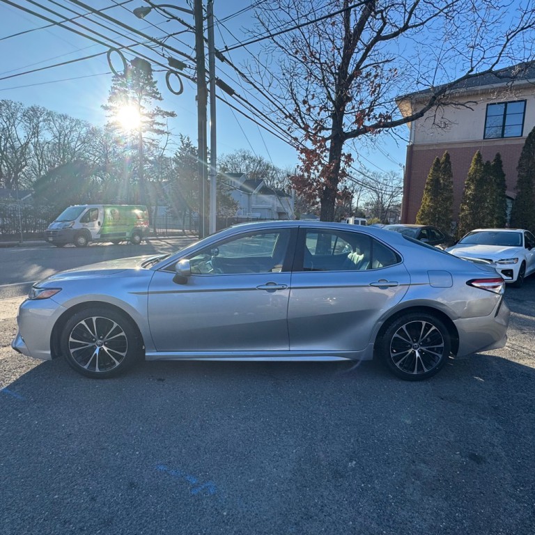 2020 Toyota Camry Image 2